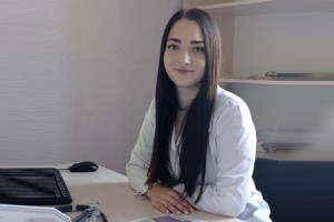 До нашого колективу з 21 серпня 2023 року приєдналась молода, активна та енергійна сімейна лікарка – ДУДІНА Карина Сергіївна